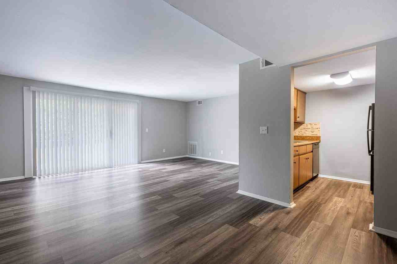 4420 - 4440  Flowerdale Avenue - Photo 6 of 16