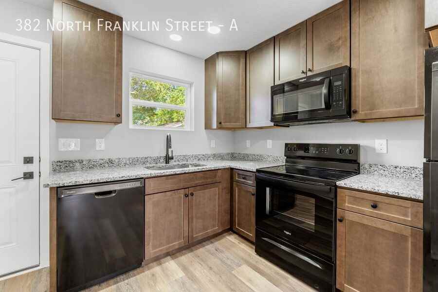 382 N Franklin St #A - Photo 6 of 28