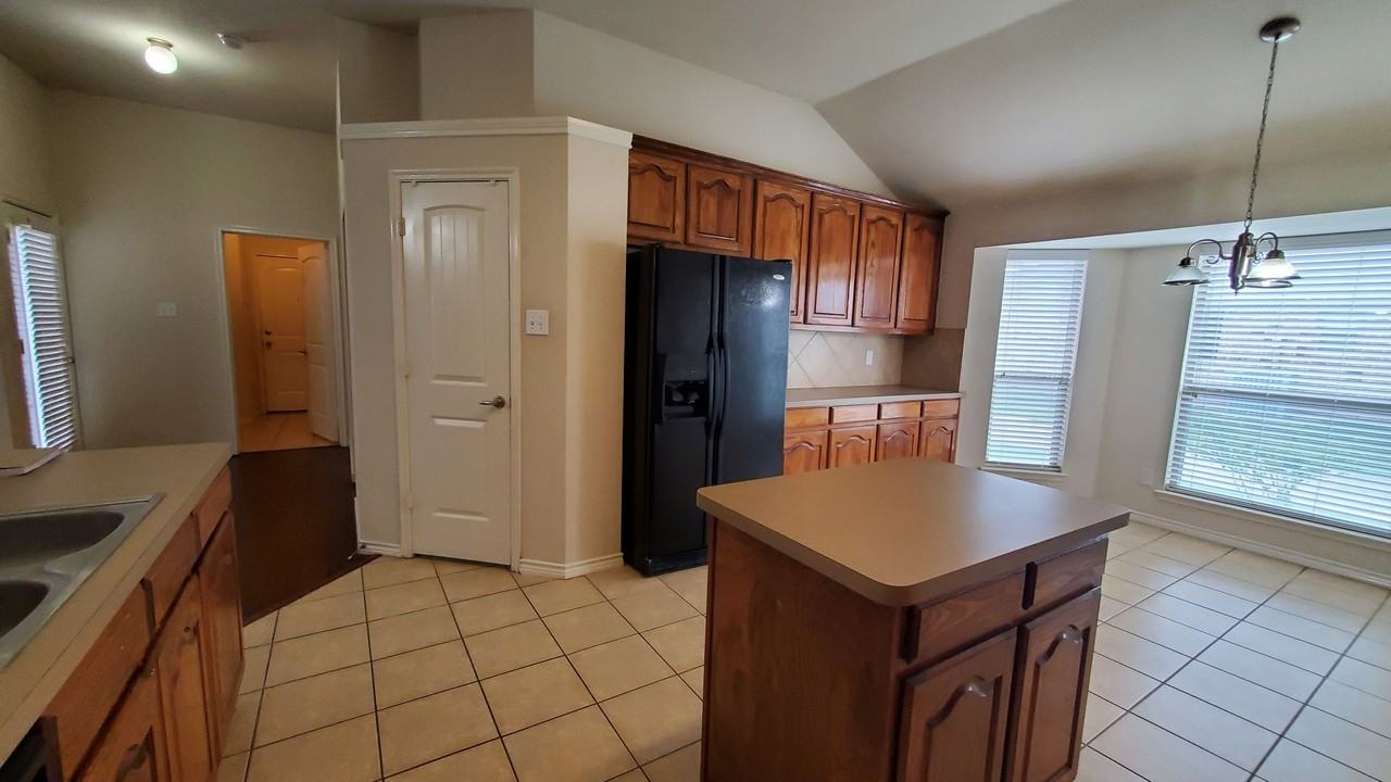 301 Ponderosa Trl - Photo 5 of 32