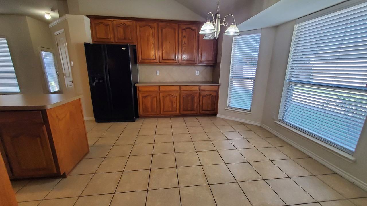 301 Ponderosa Trl - Photo 7 of 32