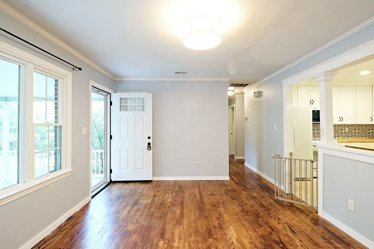 703 Oak Creek Rd - Photo 3 of 27