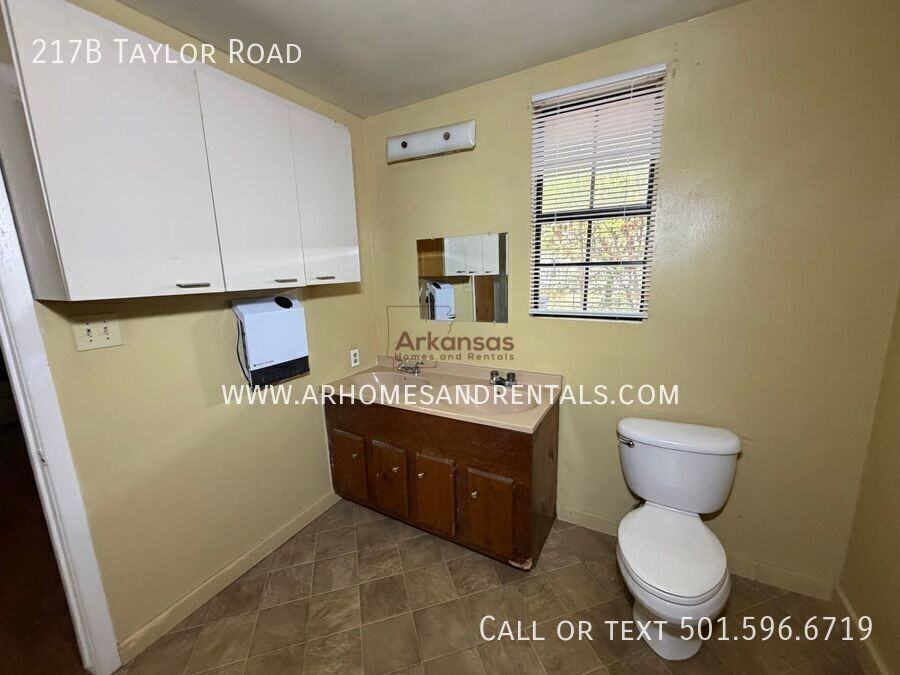 217B Taylor Rd - Photo 5 of 11