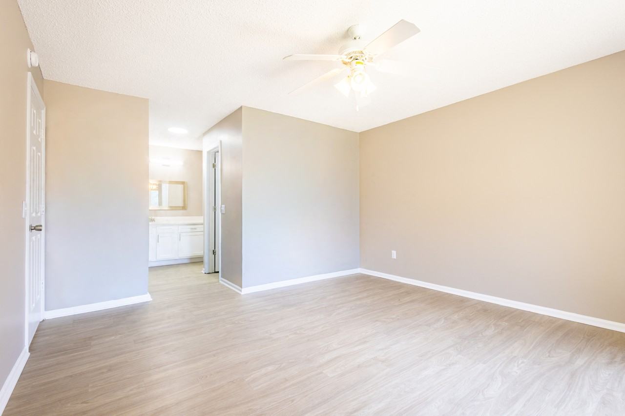 713 Caledon Ct #713 - Photo 3 of 9