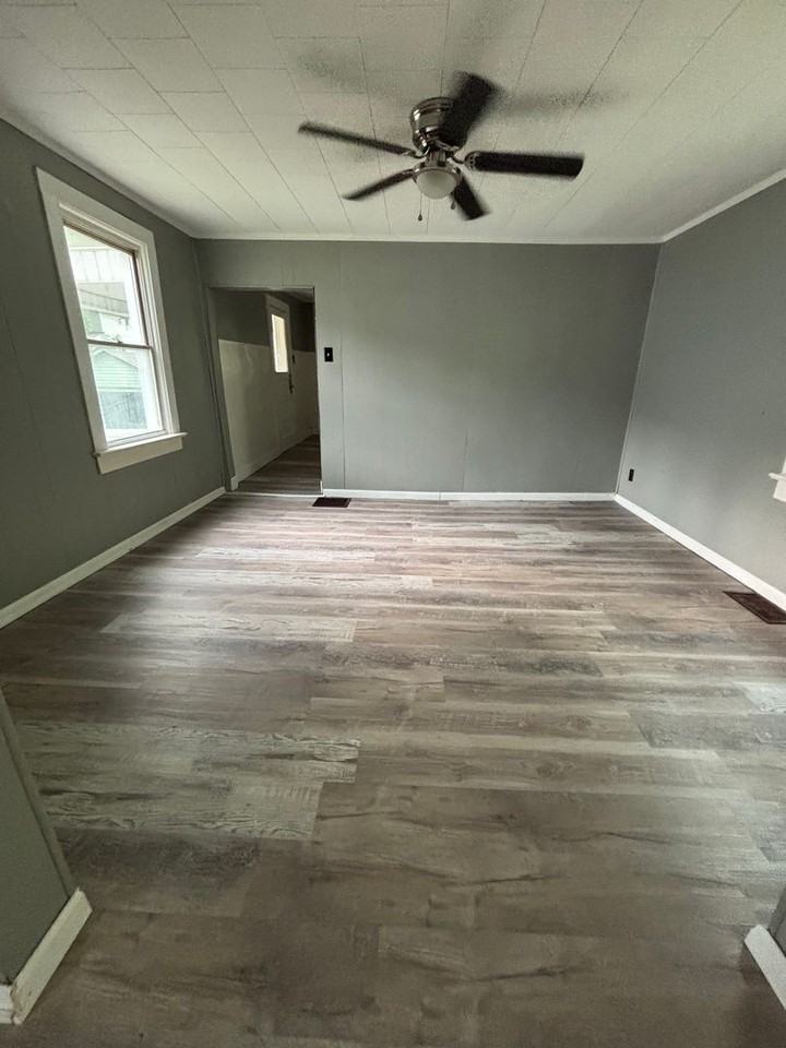 428 E Division St - Photo 2 of 11