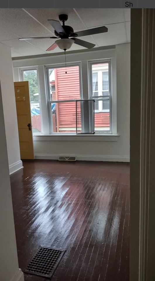 238 E Leasure Ave - Photo 3 of 6