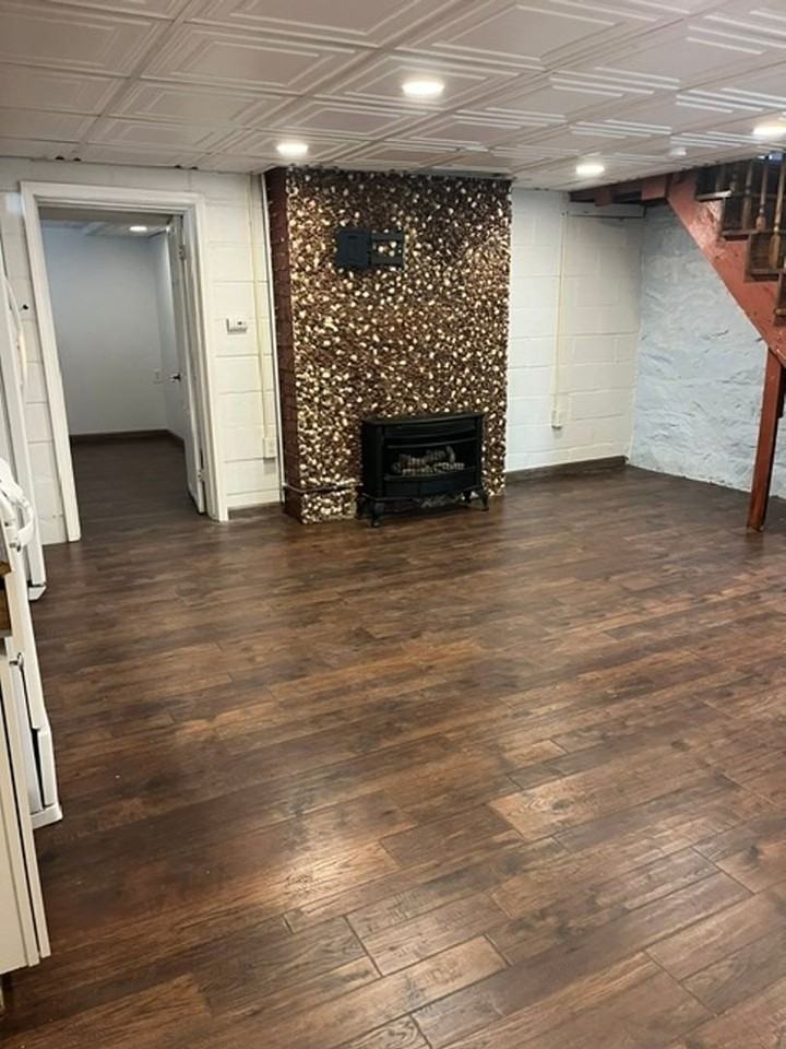 121 E Scribner Ave