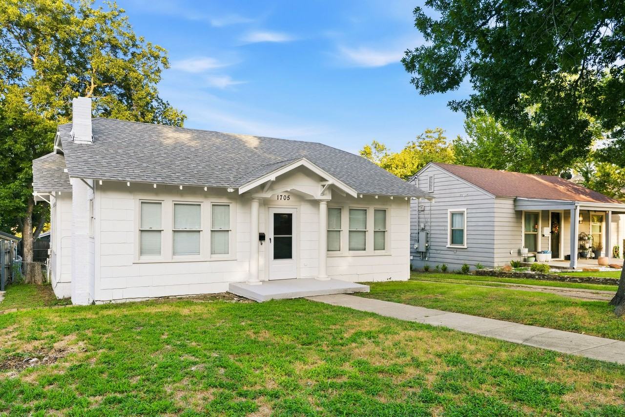 1705 Virginia Pl - Photo 3 of 23