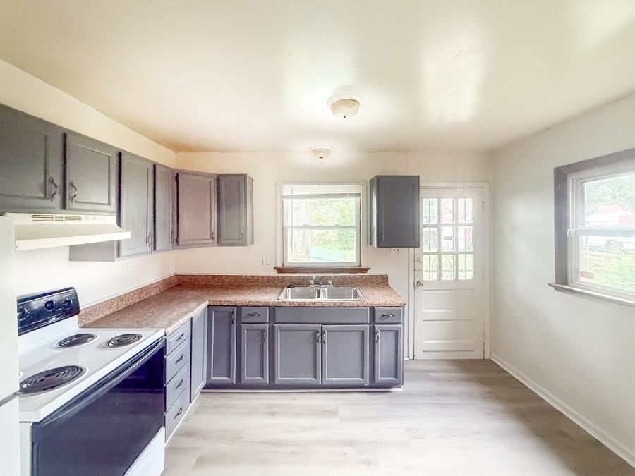 108 E Roanoke St #NA - Photo 3 of 26