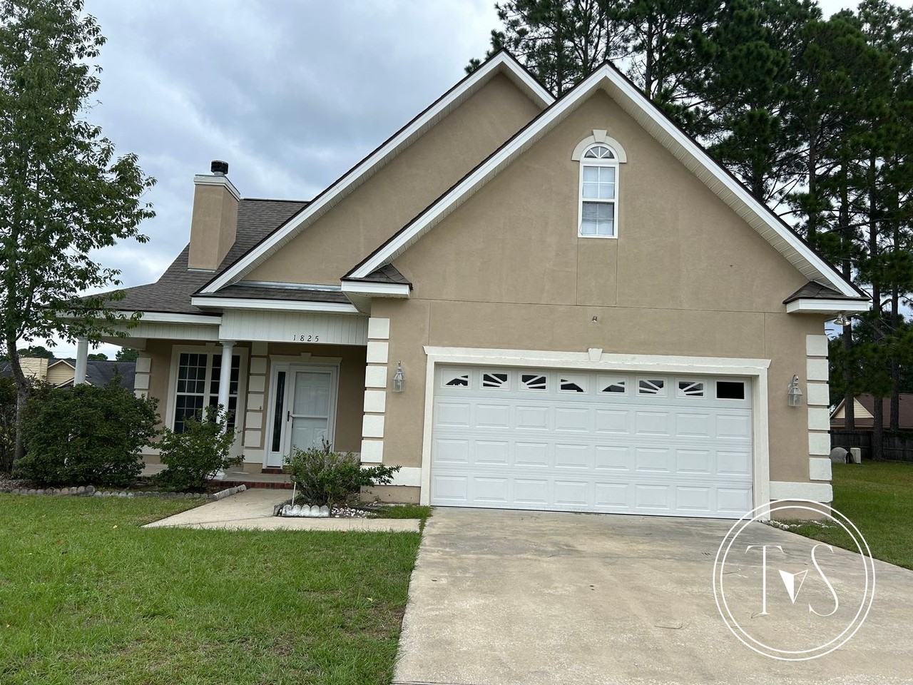 1825 Lawnwoods Dr - Photo 2 of 16