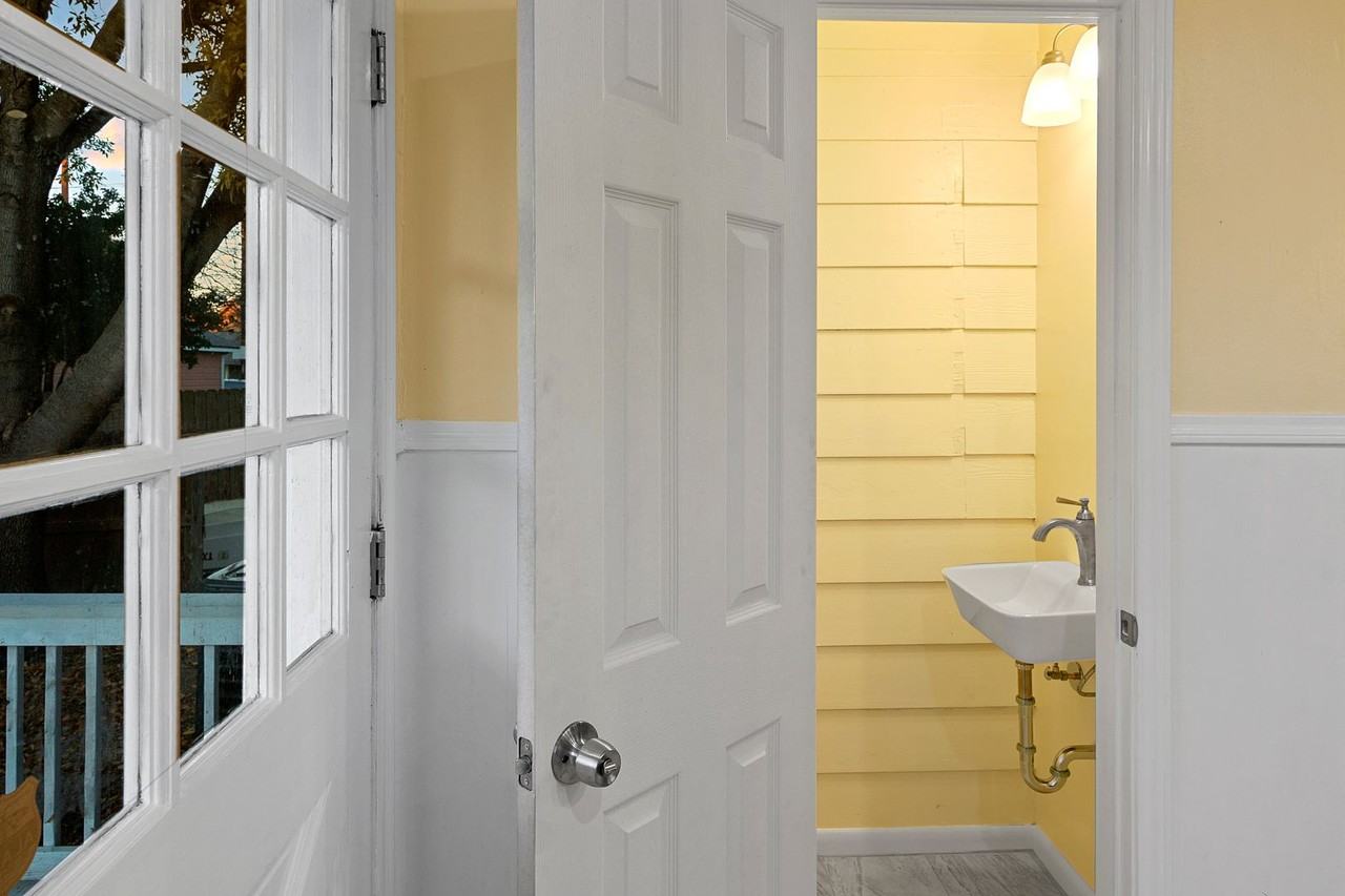 406 Southern St - Photo 2 of 23