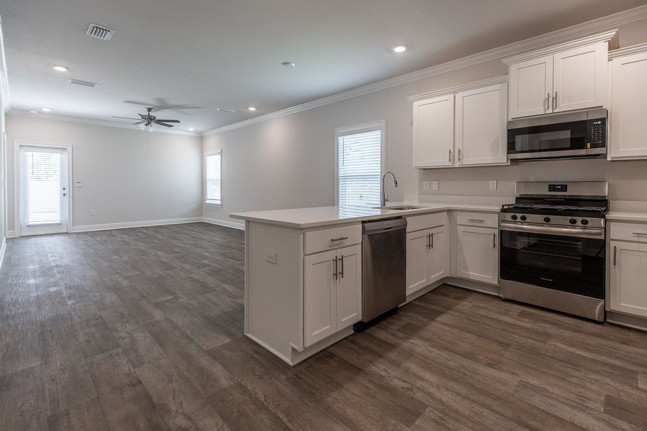 32444 River Rd N - Photo 4 of 15