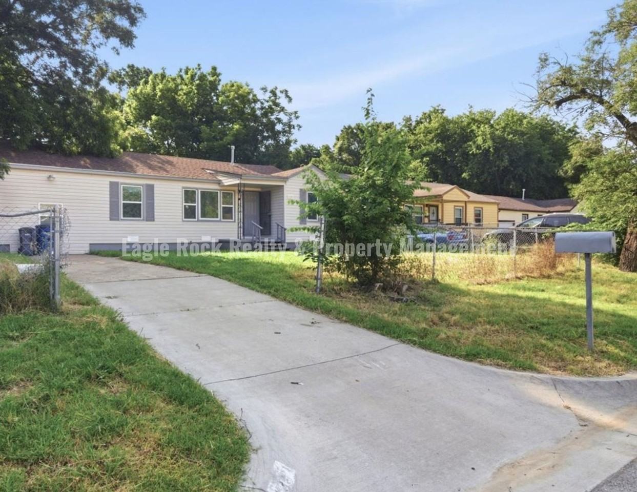 4341 N Iroquois Ave - Photo 2 of 20