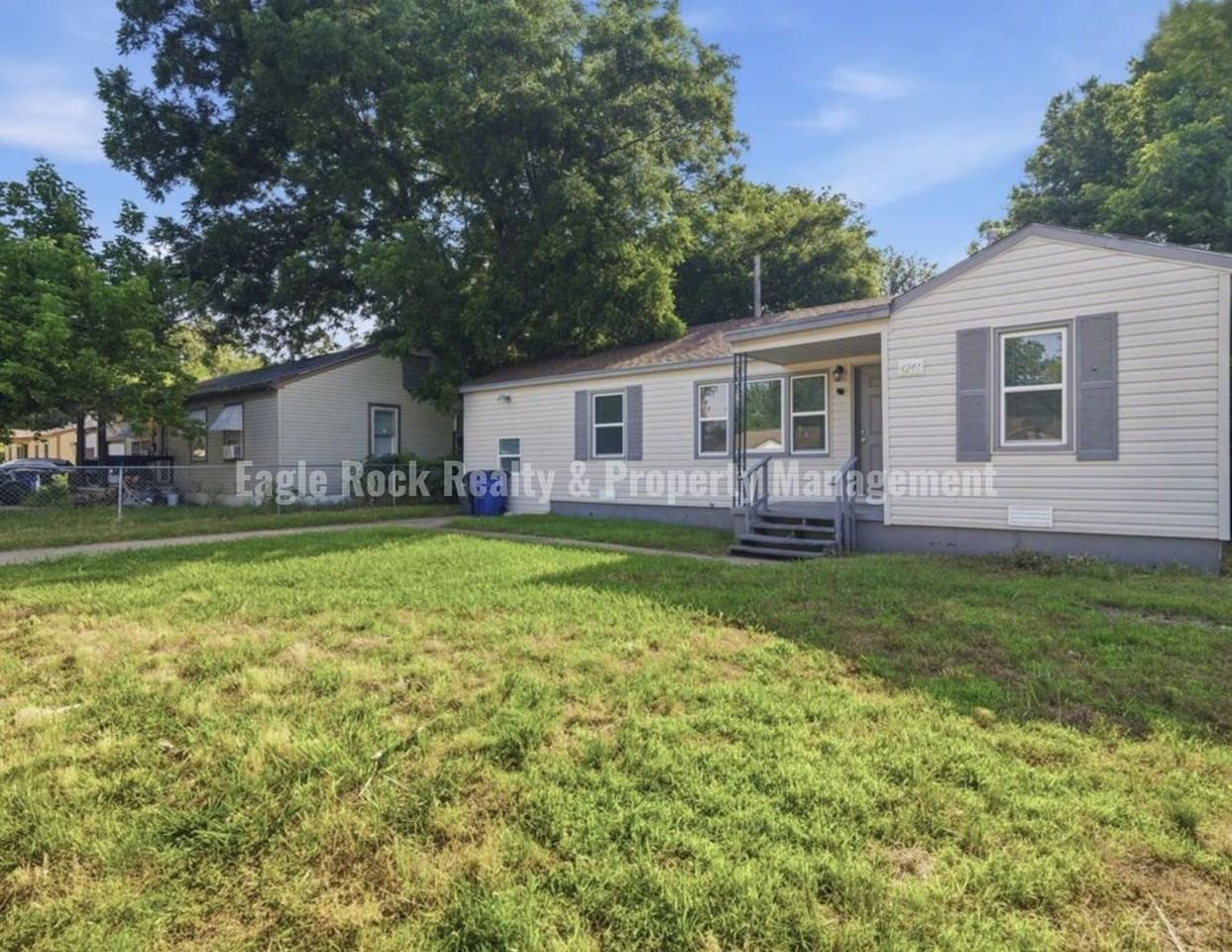 4341 N Iroquois Ave - Photo 3 of 20