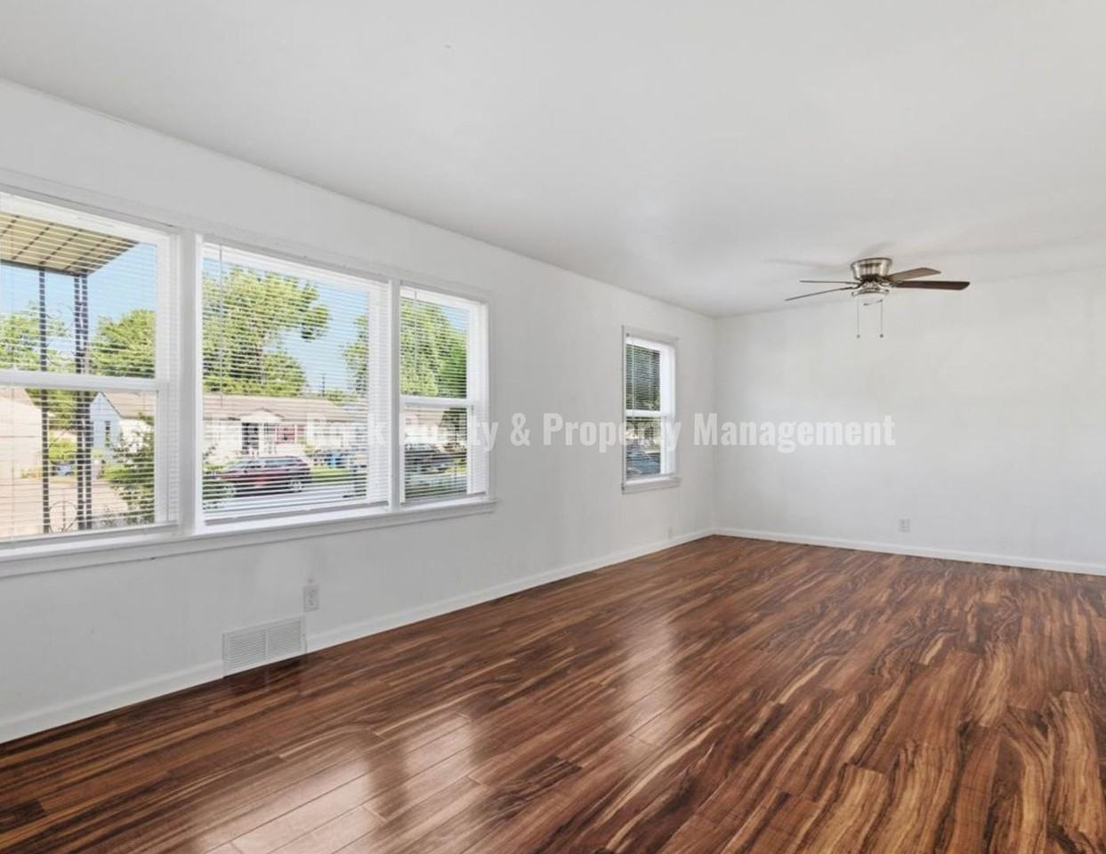 4341 N Iroquois Ave - Photo 5 of 20
