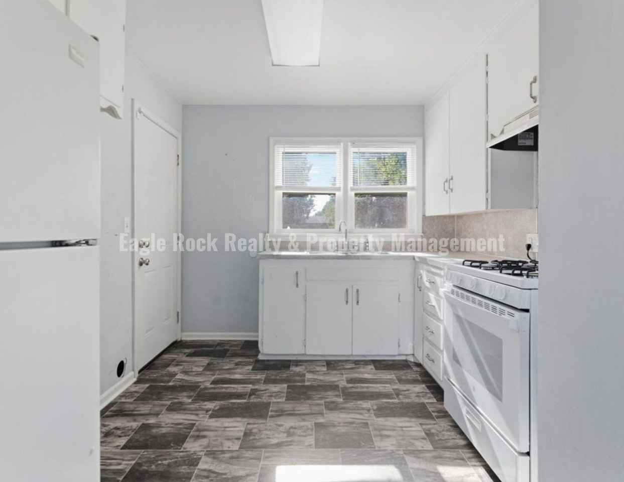 4341 N Iroquois Ave - Photo 7 of 20