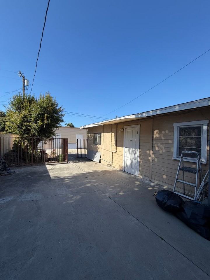 10031 Larson Ave - Photo 2 of 11