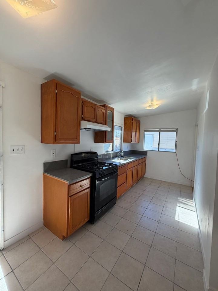 10031 Larson Ave - Photo 4 of 11