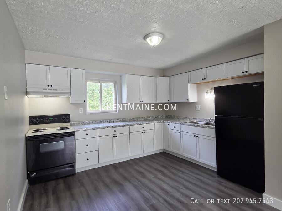 8 Hillside Ln #4 - Photo 2 of 23