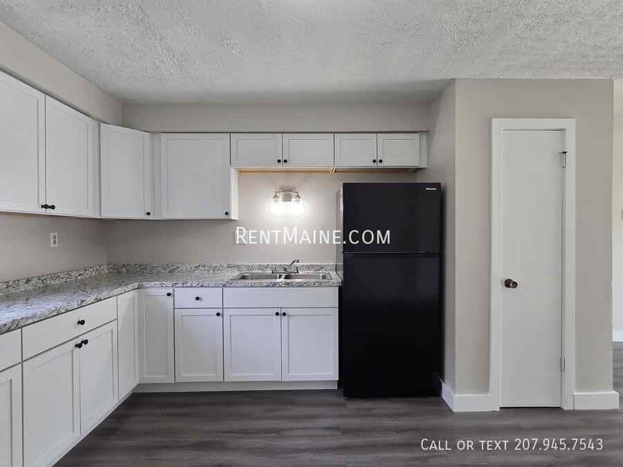 8 Hillside Ln #4 - Photo 5 of 23