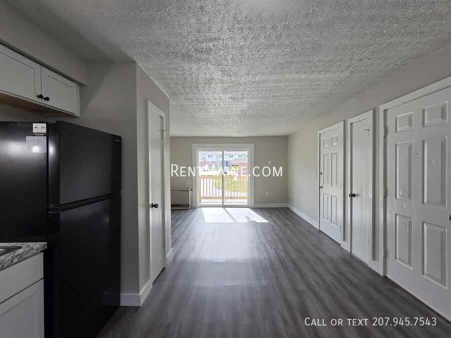 8 Hillside Ln #4 - Photo 7 of 23
