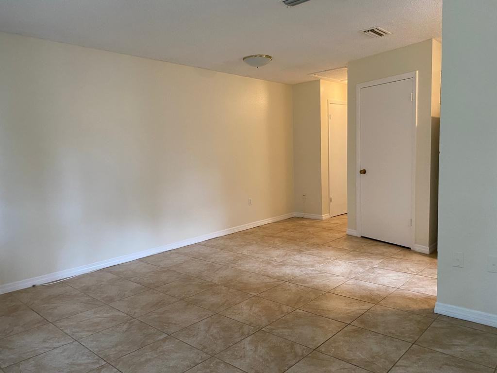 10320 Usher St - Photo 4 of 20
