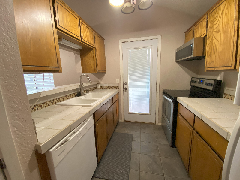 8026 Bonnie Cir - Photo 6 of 15