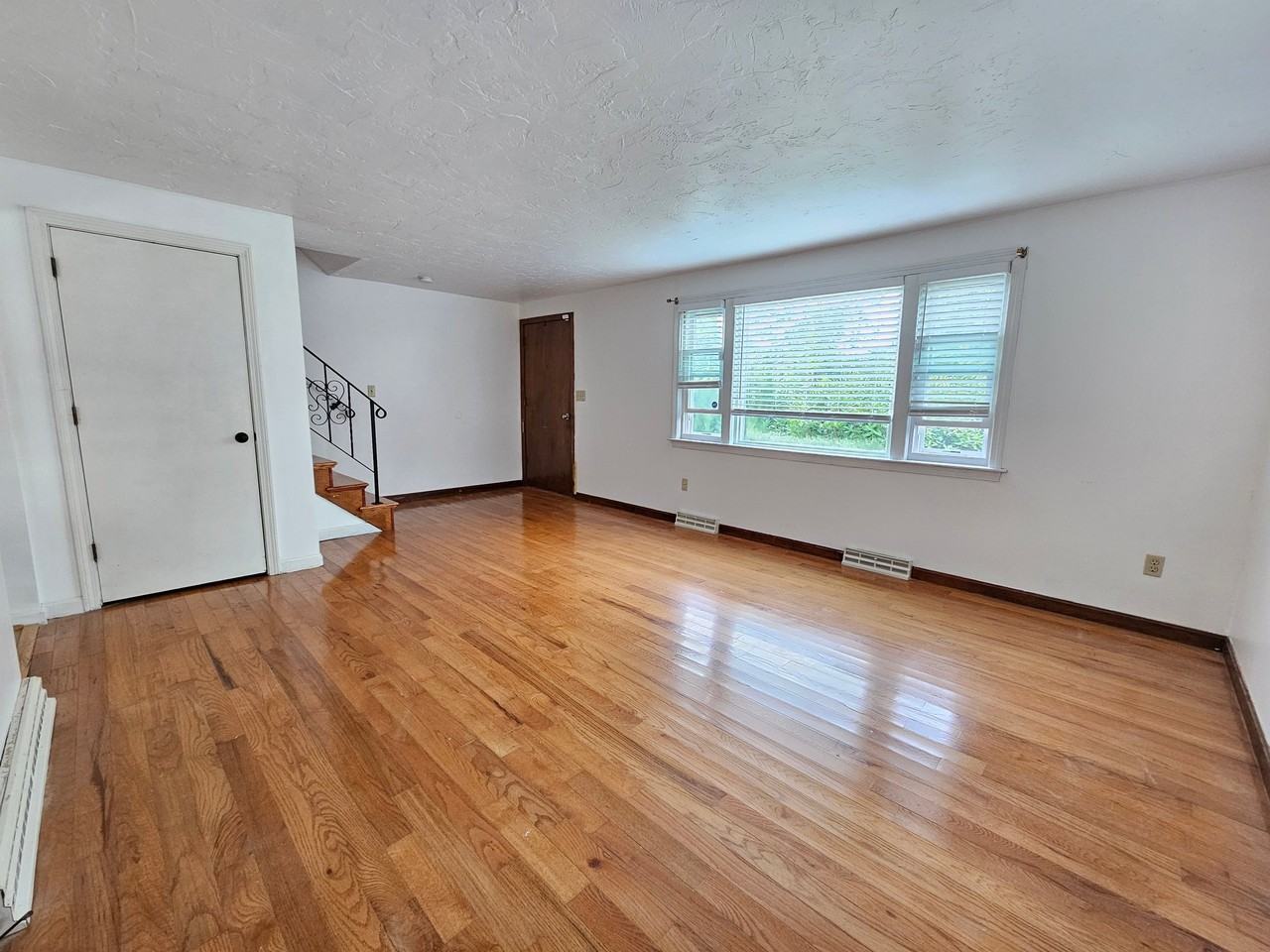 22 Andrea Dr #22 - Photo 3 of 12