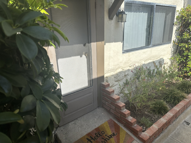 208 1/2 38th St #A - Photo 3 of 19