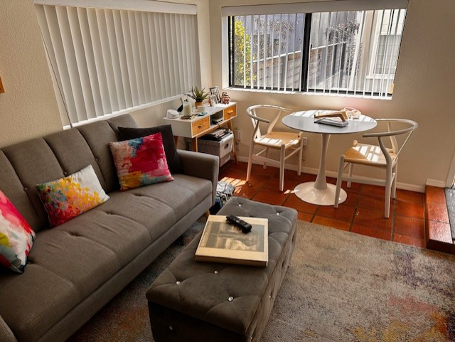 208 1/2 38th St #A - Photo 5 of 19