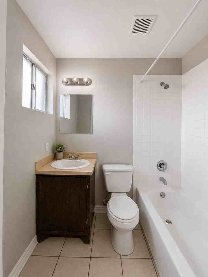 1102 Ann St #4 - Photo 6 of 6