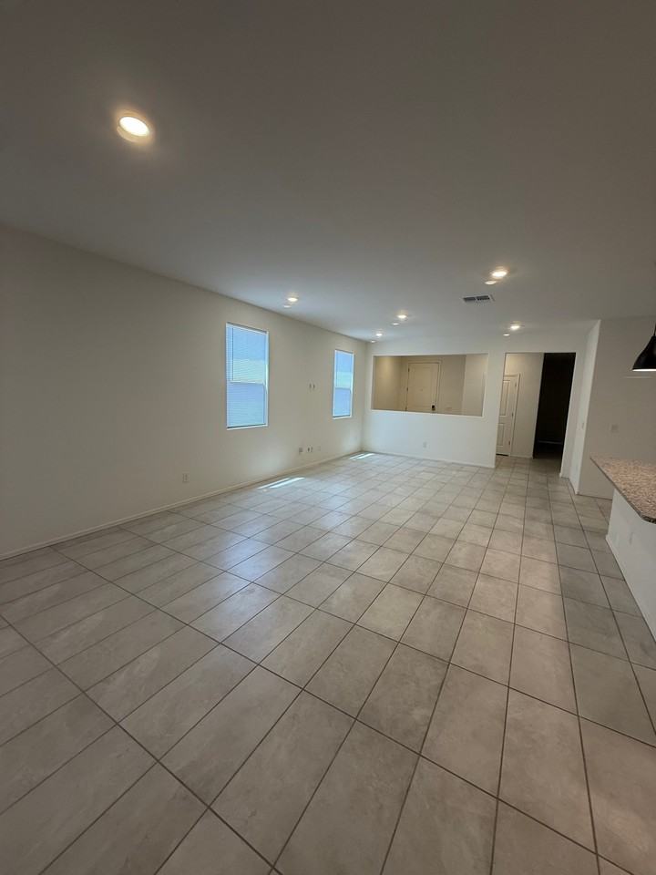 1675 W Pima Ave - Photo 2 of 20