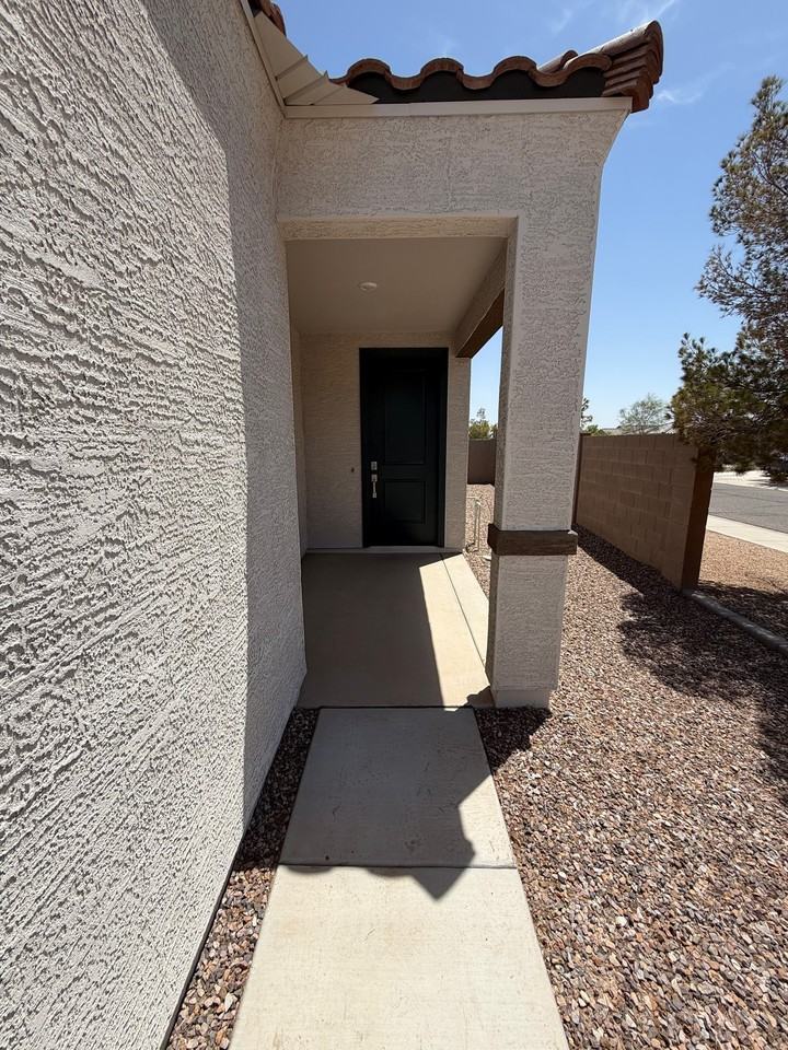 1675 W Pima Ave - Photo 4 of 20