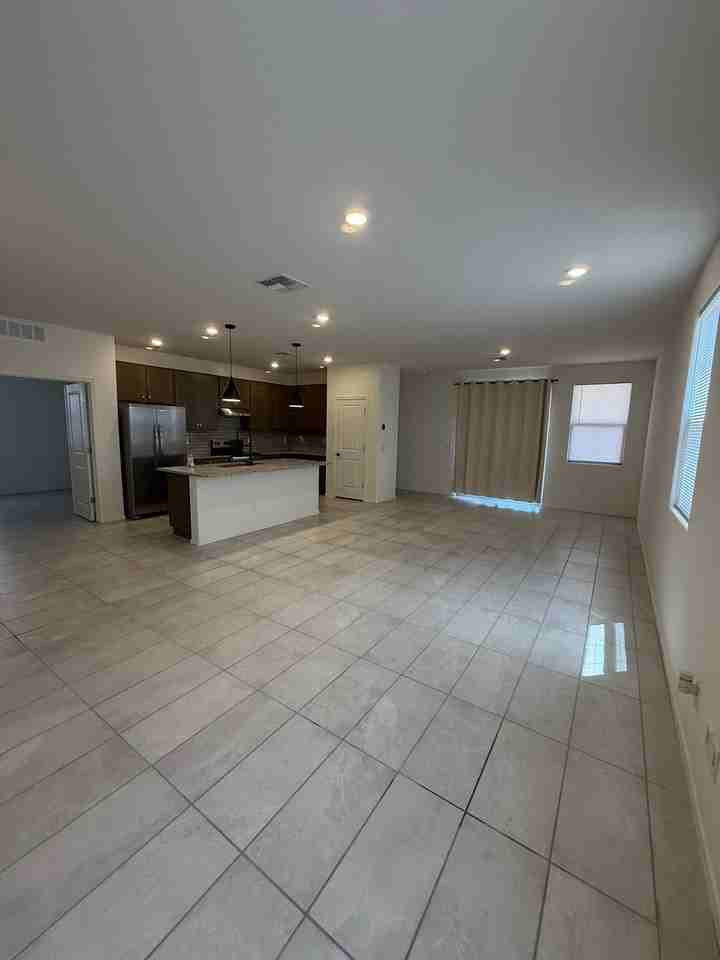 1675 W Pima Ave - Photo 5 of 20