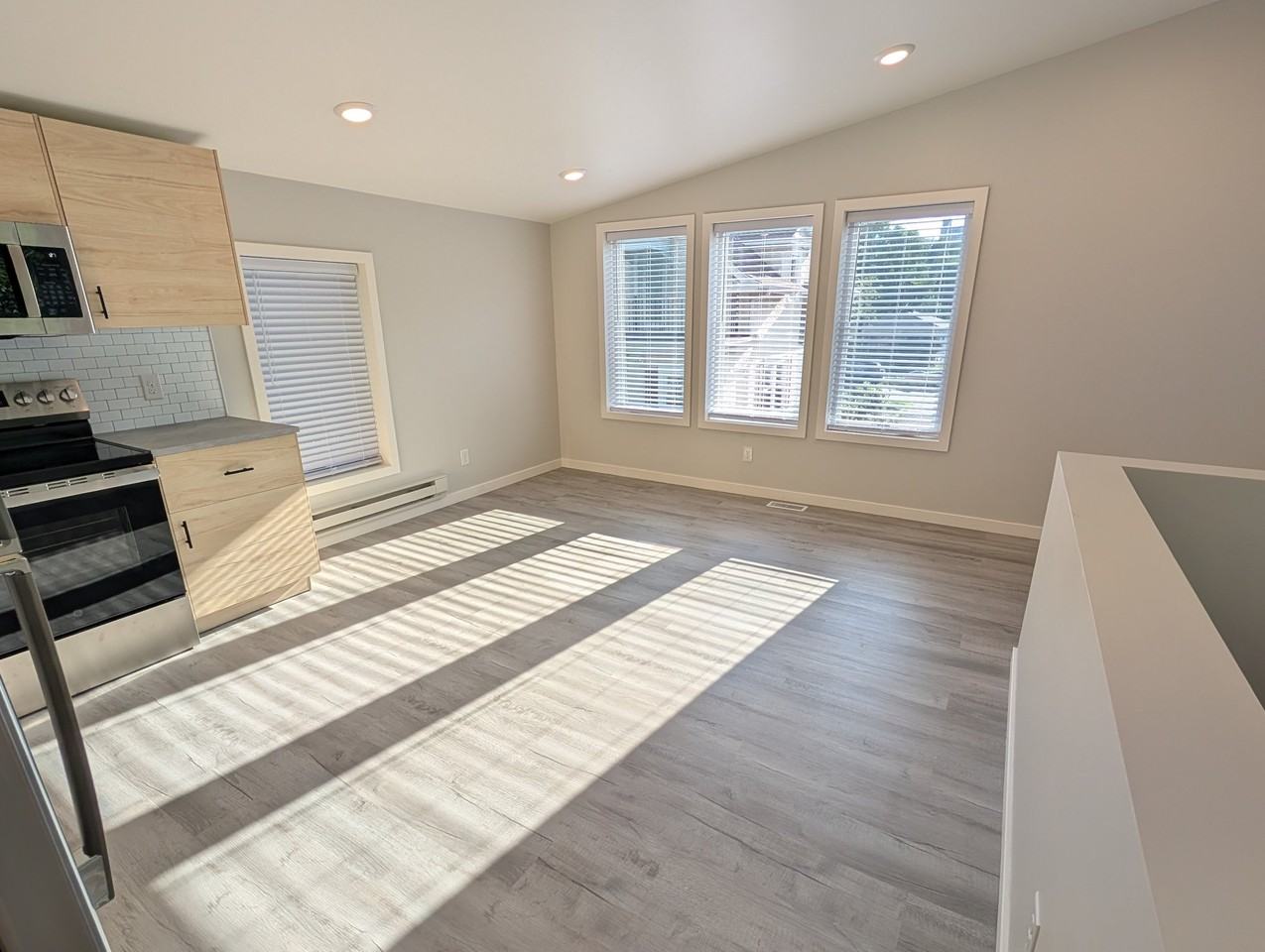 1827 Buchanan St Ne #B - Photo 2 of 21