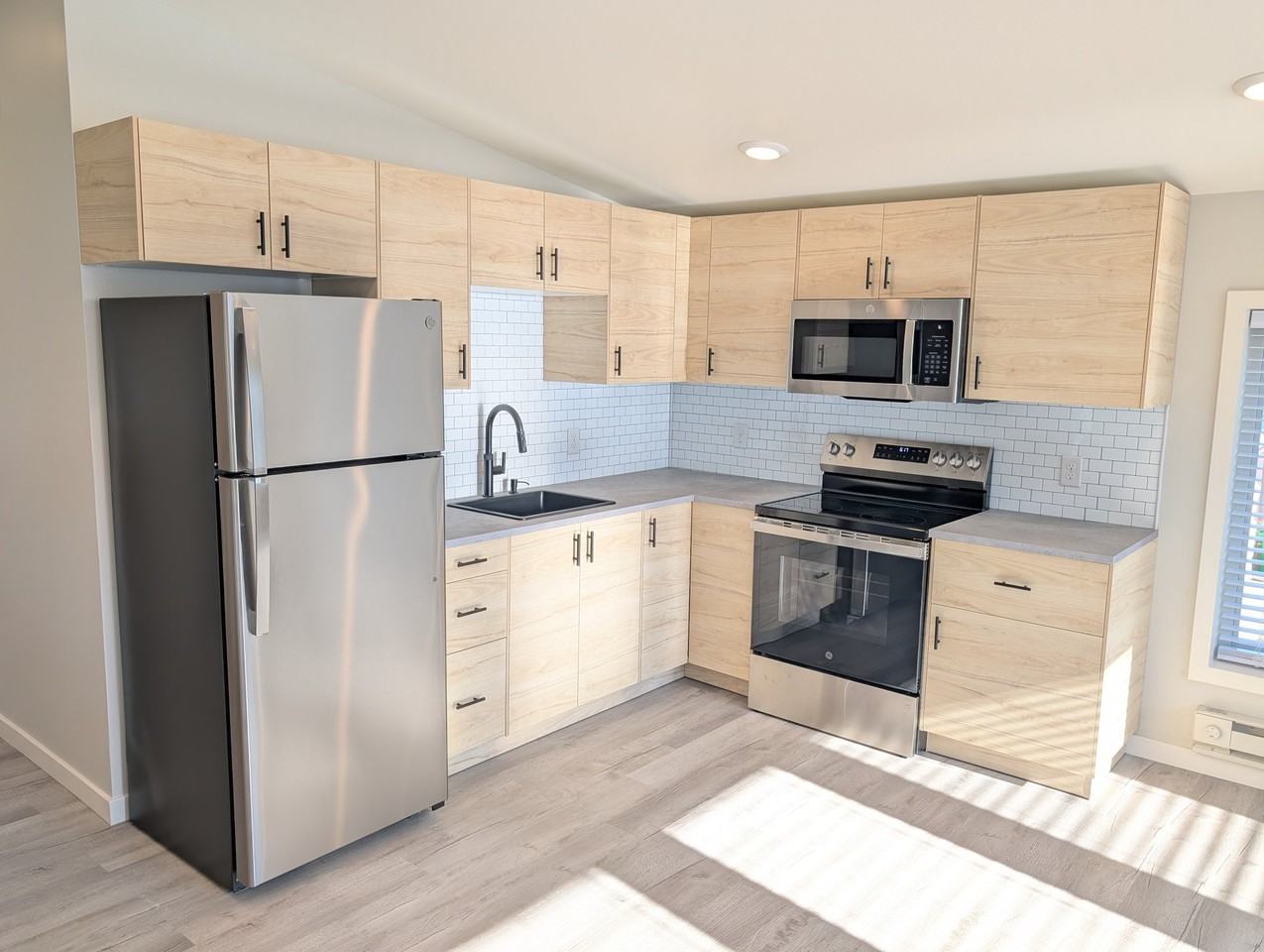 1827 Buchanan St Ne #B - Photo 4 of 21