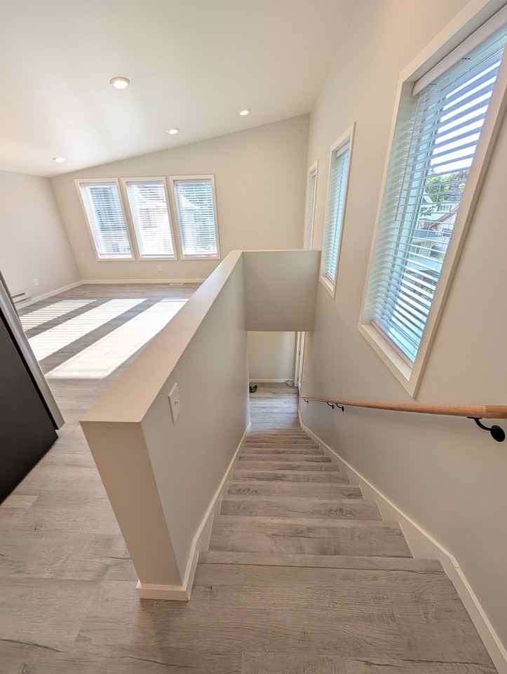 1827 Buchanan St Ne #B - Photo 5 of 21