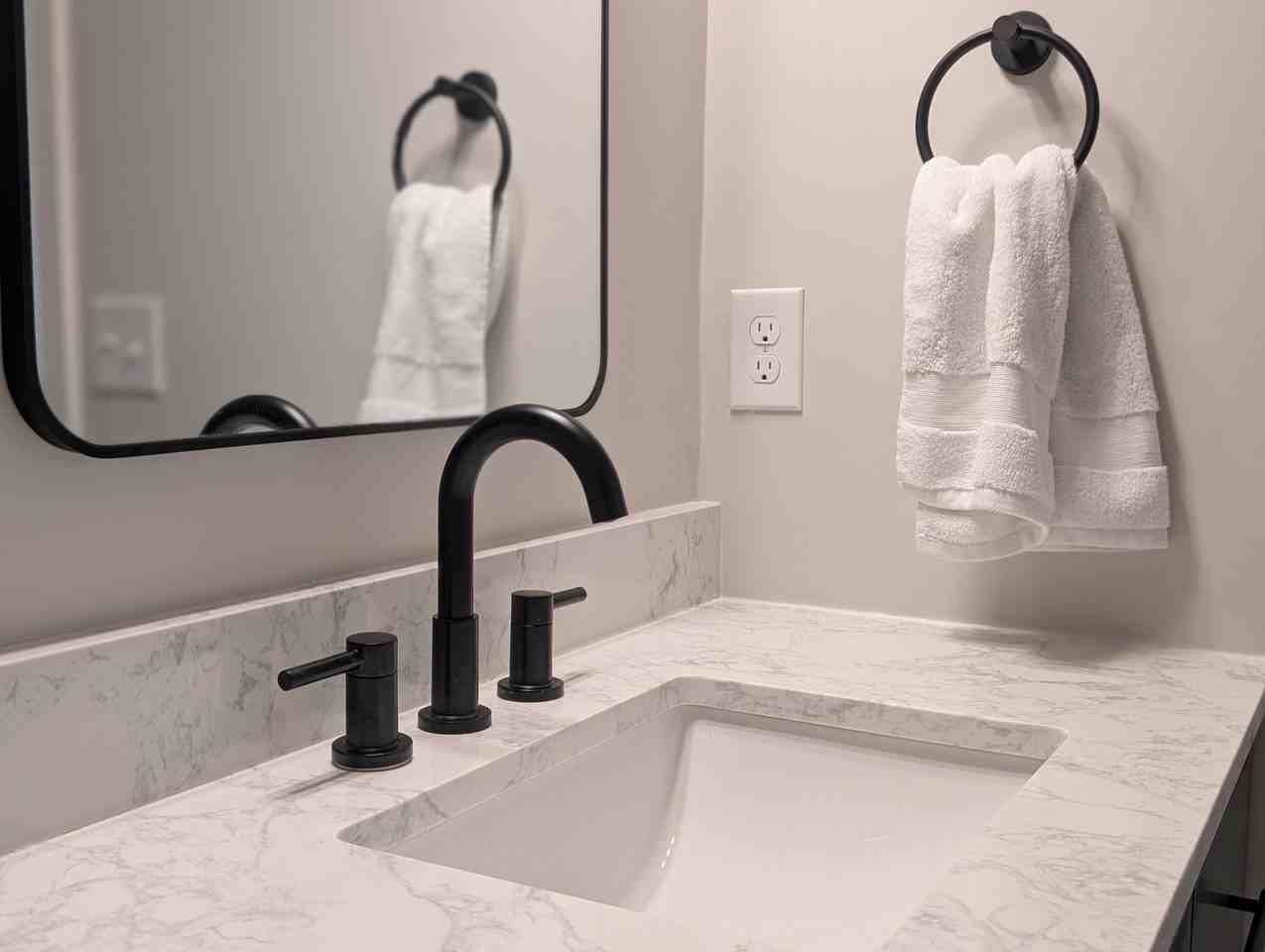 1827 Buchanan St Ne #B - Photo 6 of 21