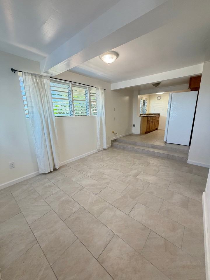 2226 Noah St - Photo 4 of 17