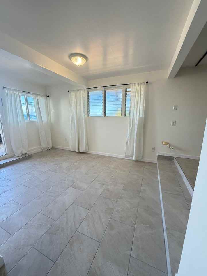 2226 Noah St - Photo 5 of 17