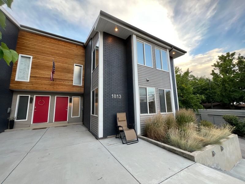 1813 S Laurelhurst Dr #1 - Photo 3 of 36