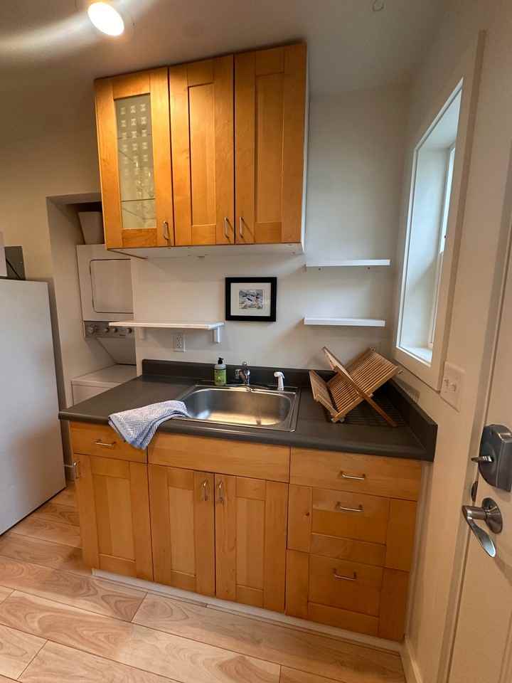 1624 Glacier Ave #B - Photo 4 of 19