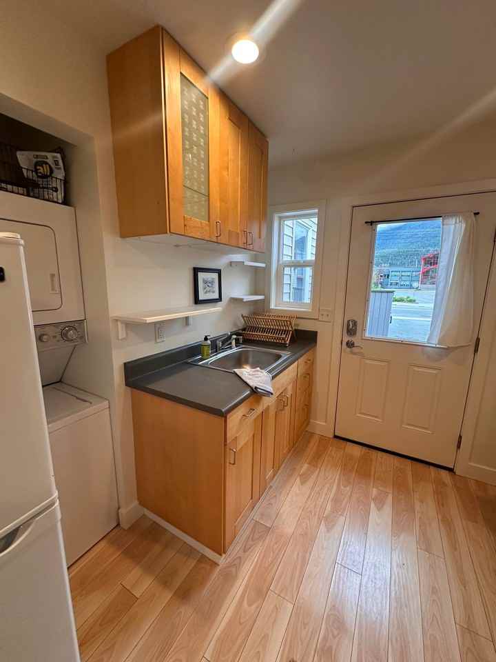 1624 Glacier Ave #B - Photo 5 of 19
