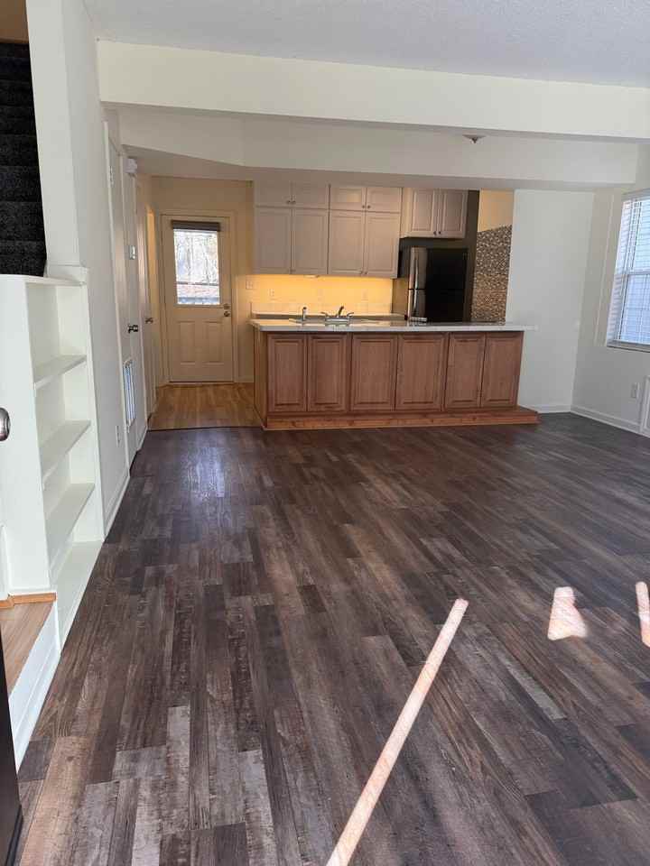 925 Shadylawn Rd #B - Photo 5 of 20