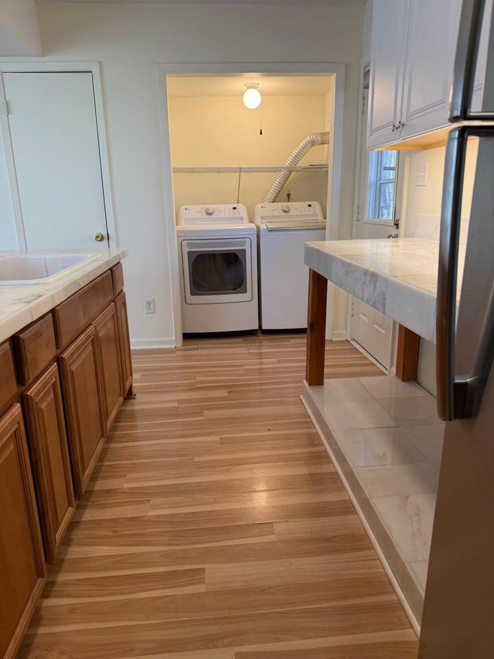 925 Shadylawn Rd #B - Photo 7 of 20