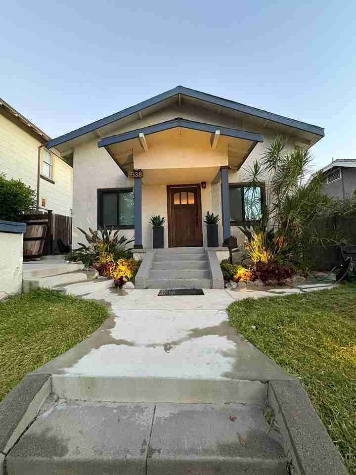 538 Kendall Ave - Photo 2 of 16