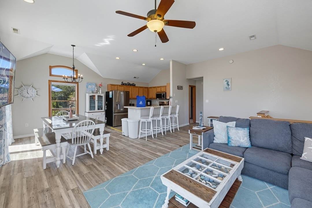750 Sea Horse Ct - Photo 3 of 9