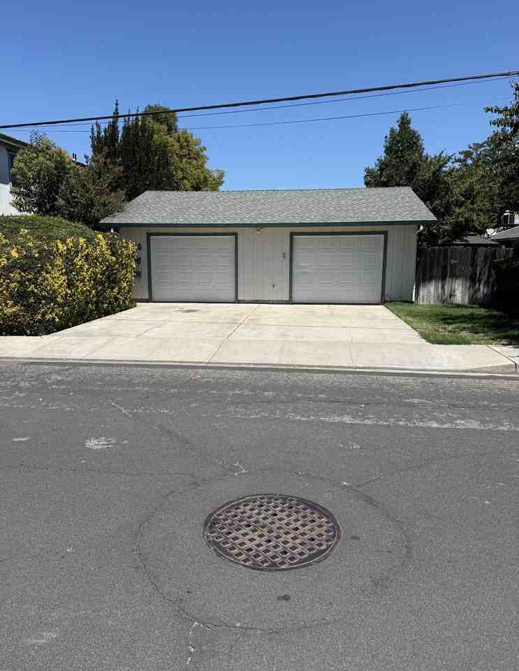 715 Virginia St #B - Photo 2 of 11