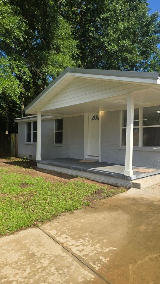 202 Law Ave - Photo 2 of 19