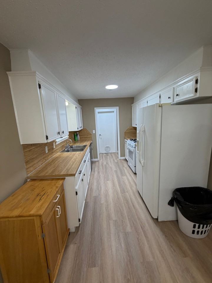 718 E Beaver St - Photo 6 of 17