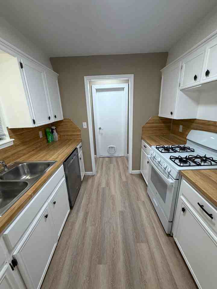 718 E Beaver St - Photo 7 of 17